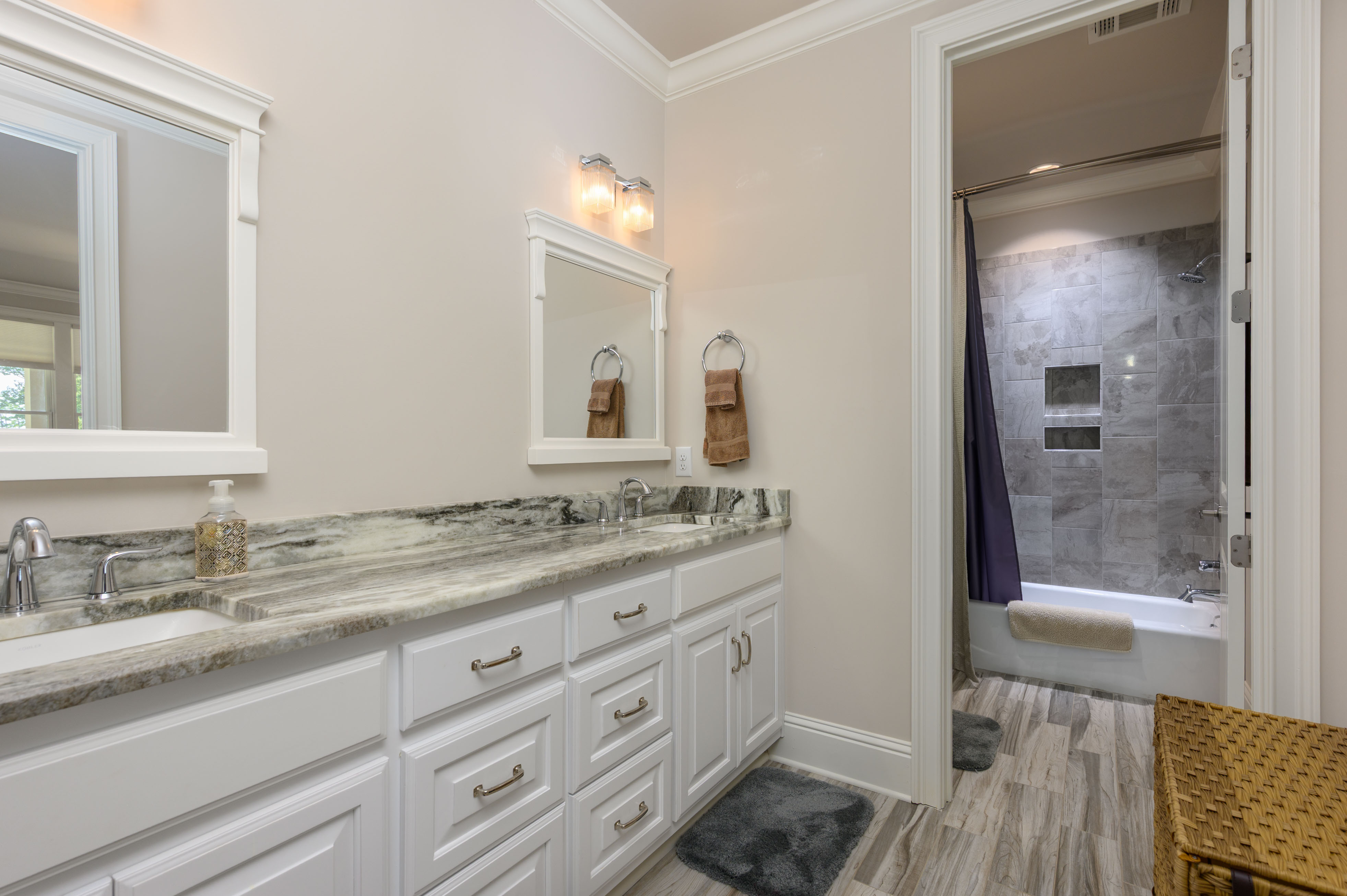 2711 Linger Longer Drive image 30